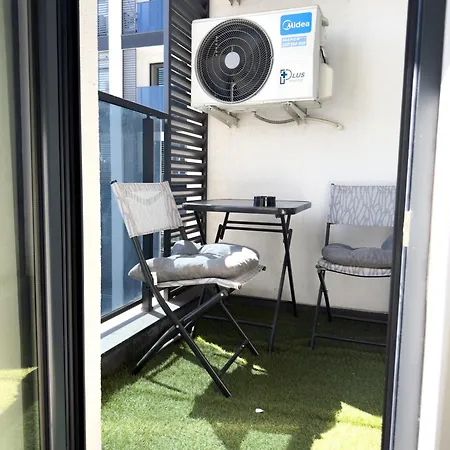 Modern 1br With Free Street Parking And Free Gym Pass 5-min Drive From Centre פלובדיב