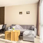 Modern 1br With Free Street Parking And Free Gym Pass 5-min Drive From Centre Apartment