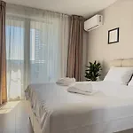 Modern 1br With Free Street Parking And Free Gym Pass 5-min Drive From Centre