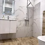 Modern 1br With Free Street Parking And Free Gym Pass 5-min Drive From Centre Apartment *