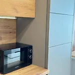 Modern 1br With Free Street Parking And Free Gym Pass 5-min Drive From Centre Apartment *