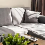 Apartment Modern 1br With Free Street Parking And Free Gym Pass 5-min Drive From Centre *