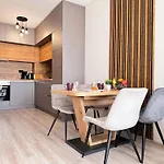 Modern 1br With Free Street Parking And Free Gym Pass 5-min Drive From Centre