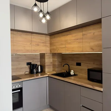 Modern 1br With Free Street Parking And Free Gym Pass 5-min Drive From Centre شقة بلوفديف